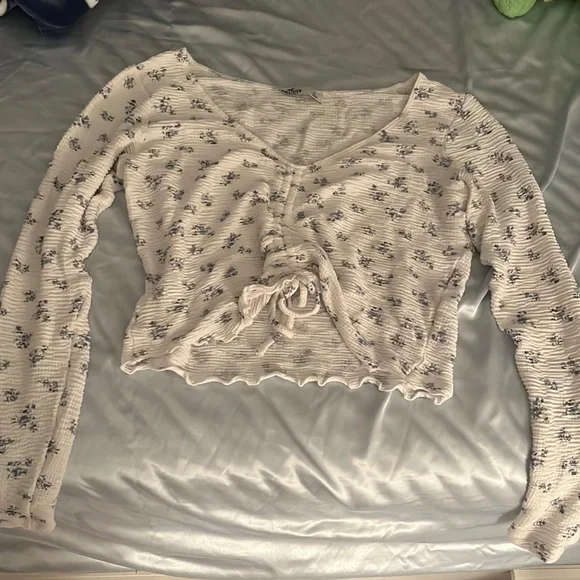 Hollister Long Sleeve Floral Crop Top